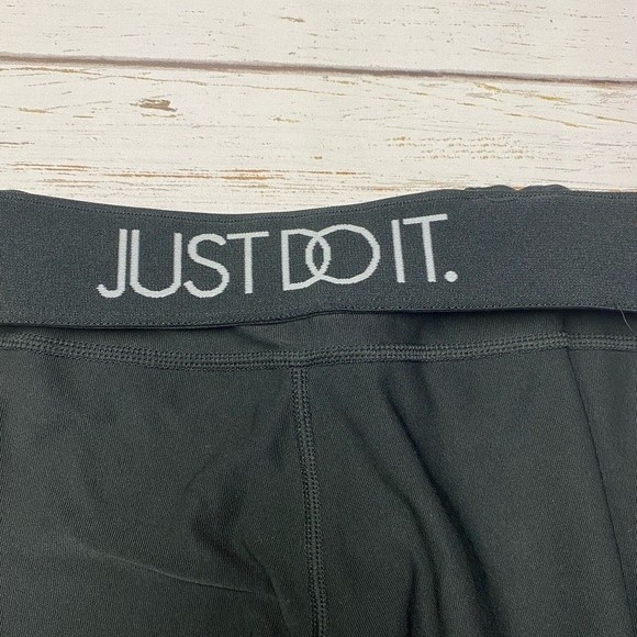 Nike Cropped Dri-Fit Capri Leggings - Picture 11 of 14